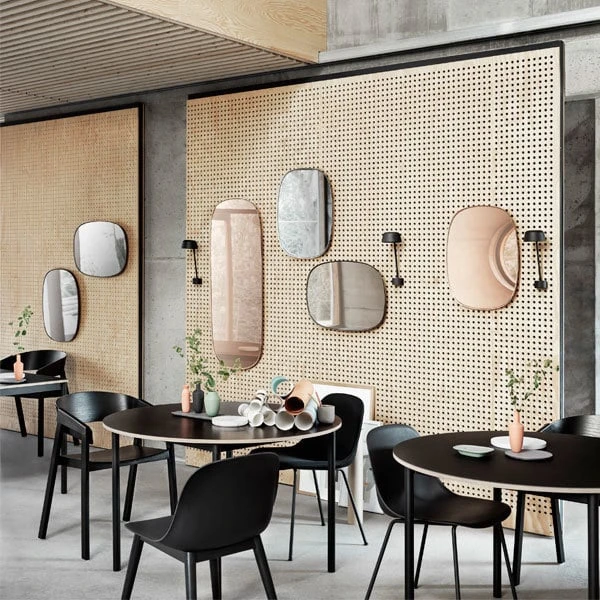 Muuto Miroir Framed, Grand Modèle, Taupe 4 Muuto Miroir Framed, Grand Modèle, Taupe – Image 4