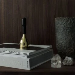 Skultuna Cloche Ring My Bell, Noir - laiton -Ménagers Décoration Boutique 11Ringmybell iso HV