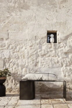 Ferm LIVING Pot Hourglass, Modèle L, Noir 10 Ferm LIVING Pot Hourglass, Modèle L, Noir -Ménagers Décoration Boutique 124 2196