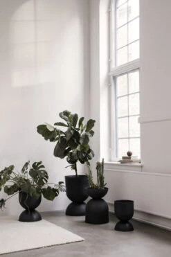 Ferm LIVING Pot Hourglass, Modèle S, Noir -Ménagers Décoration Boutique 16 9961