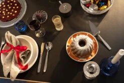 HAY Bougeoir Moyen Flare, Bleu Clair Avec Bord Rouge -Ménagers Décoration Boutique 2021 09 30 FDS Valmiit VVV 20