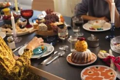 HAY Bougeoir Flare Stripe, Rose - Blanc 9 HAY Bougeoir Flare Stripe, Rose - Blanc -Ménagers Décoration Boutique 2021 09 30 FDS Valmiit VVV 22