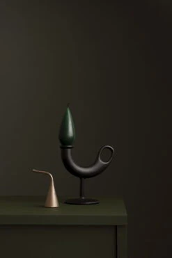 Nedre Foss Éteignoir à Bougies Sammu, Laiton -Ménagers Décoration Boutique 2022 Nedre Foss Christmas Sammu and Ildhane green candle 1