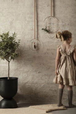 Ferm LIVING Pot Hourglass, Modèle M, Noir -Ménagers Décoration Boutique 21 c 12154