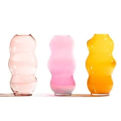 Fundamental Berlin Grand Vase Muse, Rubine 10 Fundamental Berlin Grand Vase Muse, Rubine -Ménagers Décoration Boutique 3 MUSE L