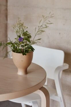 Artek Vase Midsummer Dream 11 Artek Vase Midsummer Dream -Ménagers Décoration Boutique 3192766 Midsummer Dream Vase Aslak Chair Table 90B photo Mikko Ryhanen master