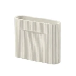 Muuto Vase Ridge, 16,5 cm, Blanc Cassé