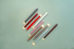 Uyuni Lighting Bougie Conique LED, 2 pièces, Rouge -Ménagers Décoration Boutique All Colour Tapers large 3