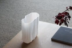 Antrei Hartikainen Vase Melt, Modèle L, Blanc -Ménagers Décoration Boutique Antrei Hartikainen Melt vases L size white Photo by Antrei Hartikainen 29