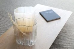 Antrei Hartikainen Vase Melt, Modèle XL, Transparent -Ménagers Décoration Boutique Antrei Hartikainen Melt vases XL size clearpeach Photo by Antrei Hartikainen 59 1