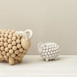 Aarikka Figurine Pässi, Bois Verni -Ménagers Décoration Boutique B609 web fiilis2 1024x1024