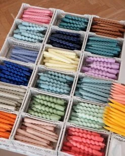 HAY Bougies Spiral, Lot De 6, Menthe - Citrus - Bordeaux -Ménagers Décoration Boutique Candle Spiral Candle Twist Candle Conical 01 3