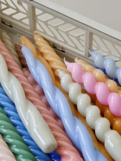 HAY Bougie Spiral, Mandarine -Ménagers Décoration Boutique Candle family 01
