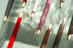 Uyuni Lighting Bougie Conique LED, 2 pièces, Vanille -Ménagers Décoration Boutique Colour Tapers with Green Backdrop large 2