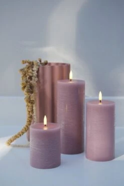 Uyuni Lighting Bougie Pilier LED, 7,8 x 20 cm, Texture Rustique, Dusty Rose -Ménagers Décoration Boutique Dusty rose assorted pillar candles large 2