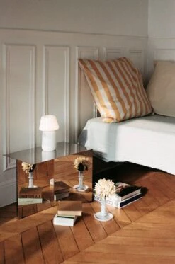 HAY Bougeoir Moyen Flare Stripe Milk, Bleu 6 HAY Bougeoir Moyen Flare Stripe Milk, Bleu -Ménagers Décoration Boutique Ete Pillow Case warm yellow Crinkle Bedspread cool grey Apollo Portable Lamp white Flare Milk Stripe Candleholder blue