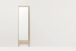 Form & Refine Miroir A Line, Chêne Blanc -Ménagers Décoration Boutique FR A Line Mirror White Oak Front