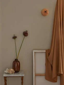 Katriina Nuutinen Vase Vieno, Aubergine -Ménagers Décoration Boutique FULL4 KatriinaNuutinen Vienocollection AlvaClock Vienovase APirkola KKapanen