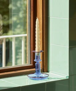 HAY Bougeoir Moyen Flare, Bleu Clair Avec Bord Rouge -Ménagers Décoration Boutique Flare medium light blue with red rim