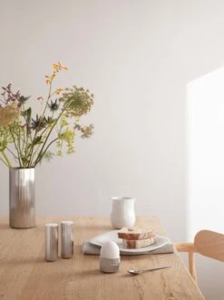 Georg Jensen Vase Bernadotte, Grand Modèle 5 Georg Jensen Vase Bernadotte, Grand Modèle -Ménagers Décoration Boutique GJ HOME SS19 BERNADOTTE TABLE A