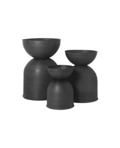 Ferm LIVING Pot Hourglass, Modèle L, Noir 8 Ferm LIVING Pot Hourglass, Modèle L, Noir -Ménagers Décoration Boutique Hourglass pot 100129 629 3 1