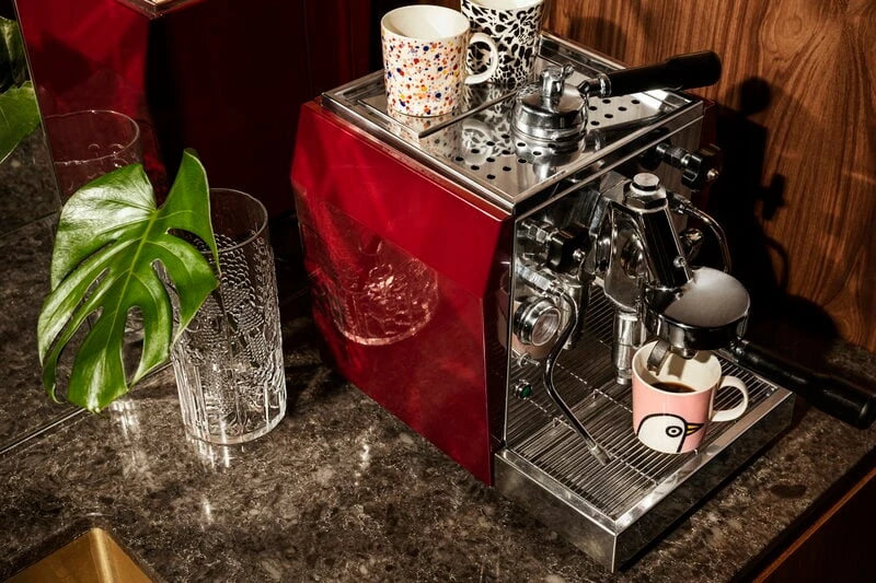 Iittala Vase Flora, 250 mm, Transparent 2 Iittala Vase Flora, 250 mm, Transparent – Image 2