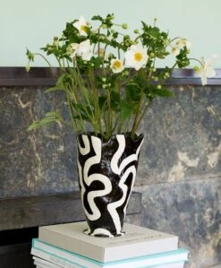 HAY Vase Shadow Jessica Hans , Noir - blanc -Ménagers Décoration Boutique Jessica Hans Shadow Vase black and white