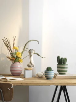 Kähler Pot De Fleurs Omaggio Nuovo, 15 cm, Vert 11 Kähler Pot De Fleurs Omaggio Nuovo, 15 cm, Vert -Ménagers Décoration Boutique KAH 690163 690161 690165 Omaggio Nouvo all together on table