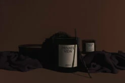 MENU Bougie Parfumée Olfacte, 235 g, Private View -Ménagers Décoration Boutique MENU MENU The Olfacte Scented Candle Private View 3