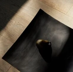 MENU Plateau Relevé, Marron Foncé -Ménagers Décoration Boutique MENU Sentiment Paper Weight Releve Platter