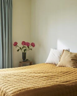 HAY Vase Bottoms Up, L, Bleu Marine -Ménagers Décoration Boutique Mega Dot mustard