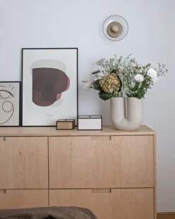 Muuto Vase Kink, Sable -Ménagers Décoration Boutique Midsummer Bedroom 1