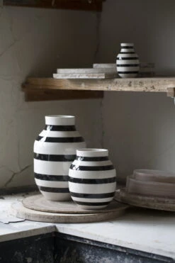 Kähler Vase Omaggio, Grand Modèle, Noir -Ménagers Décoration Boutique Omaggio Black H305 H200 and H125