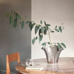 Georg Jensen Pot De Fleurs Bloom Botanica, Modèle S, Acier Inoxydable -Ménagers Décoration Boutique OnModel 10019581 10019580 10019514 10019515 GJ SS22 HOME BLOOM SKY