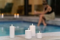 Uyuni Lighting Bougie Pilier LED D’extérieur, 10,1 x 12,8 cm, Blanc 6 Uyuni Lighting Bougie Pilier LED D’extérieur, 10,1 x 12,8 cm, Blanc -Ménagers Décoration Boutique Outdoor Candles Poolside in the evening large