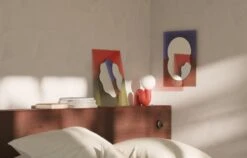 Petite Friture Miroir Wander, 40 x 55 cm, Vermillon - Kaki -Ménagers Décoration Boutique PETITE FRITURE 3D LIFESTYLE VICTOR ROUSSEL 2022 06 Chambre 5K 1