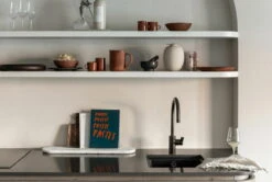 Northern Planche De Service Podium, 65 cm, Marbre Blanc Mélangé -Ménagers Décoration Boutique Podium L65 white Kitchen landscape Northern ph PO Solvberg High res