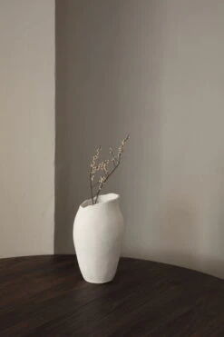Sibast Vase Magnolia, Blanc 9 Sibast Vase Magnolia, Blanc -Ménagers Décoration Boutique SIBAST AW21 21 MAIN