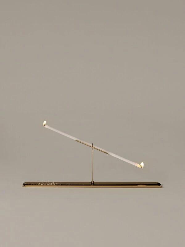 Santa & Cole Porte-bougie Vita Balanza Avec 5 bougies, Doré 3 Santa & Cole Porte-bougie Vita Balanza Avec 5 bougies, Doré – Image 3