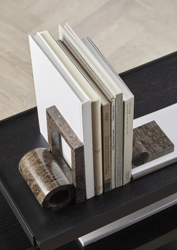 Woud Serre-livres Booknd, 2 pièces, Marbre Marron 3 Woud Serre-livres Booknd, 2 pièces, Marbre Marron – Image 3