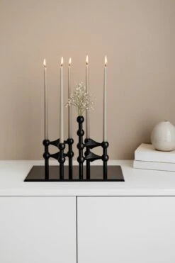 STOFF Copenhagen Vase STOFF Nagel, Noir -Ménagers Décoration Boutique lifestyle candle holder vase glass base rectangular and sand off white candles bythun black